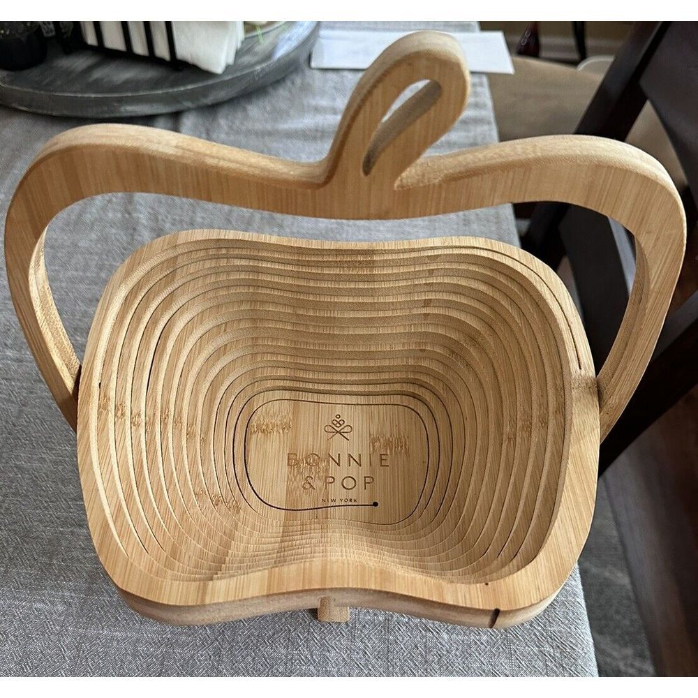 Bonnie & Pop New York Collapsible Wooden ‎ Apple Shaped Basket or Trivet
